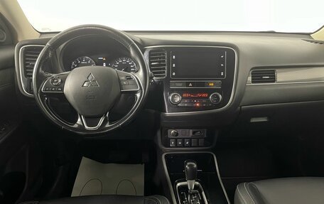 Mitsubishi Outlander III рестайлинг 3, 2019 год, 1 810 000 рублей, 12 фотография