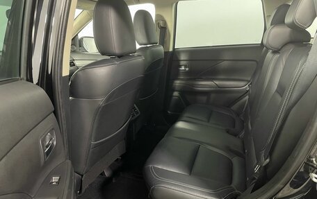 Mitsubishi Outlander III рестайлинг 3, 2019 год, 1 810 000 рублей, 11 фотография