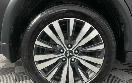 Mitsubishi Outlander III рестайлинг 3, 2019 год, 1 810 000 рублей, 16 фотография