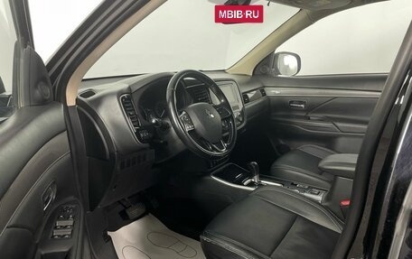 Mitsubishi Outlander III рестайлинг 3, 2019 год, 1 810 000 рублей, 9 фотография