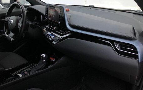 Toyota C-HR I рестайлинг, 2020 год, 2 550 000 рублей, 9 фотография