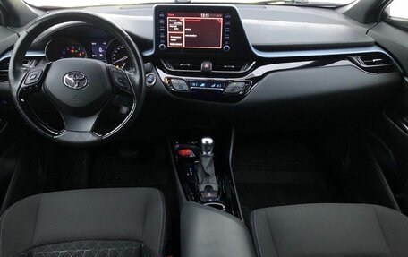 Toyota C-HR I рестайлинг, 2020 год, 2 550 000 рублей, 12 фотография