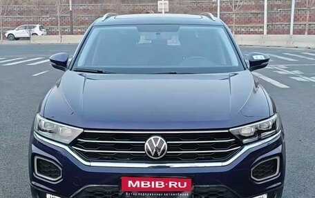 Volkswagen T-Roc I, 2022 год, 1 780 000 рублей, 3 фотография