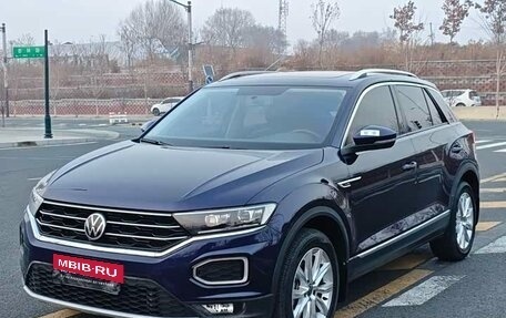 Volkswagen T-Roc I, 2022 год, 1 780 000 рублей, 2 фотография