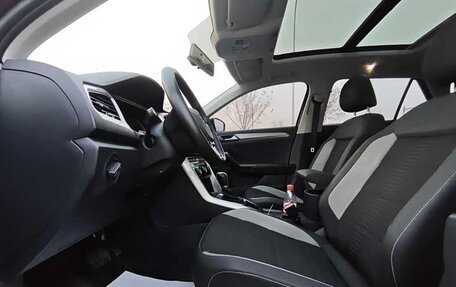 Volkswagen T-Roc I, 2022 год, 1 780 000 рублей, 10 фотография