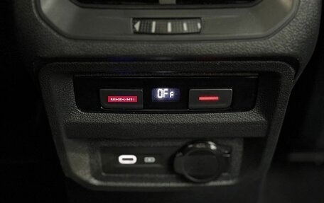 Volkswagen Tiguan II, 2021 год, 2 850 000 рублей, 23 фотография