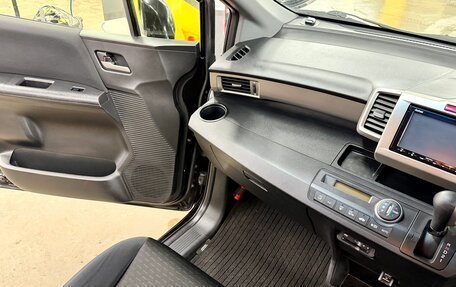 Honda Freed I, 2013 год, 950 000 рублей, 18 фотография