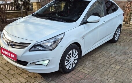 Hyundai Solaris II рестайлинг, 2015 год, 950 000 рублей, 1 фотография