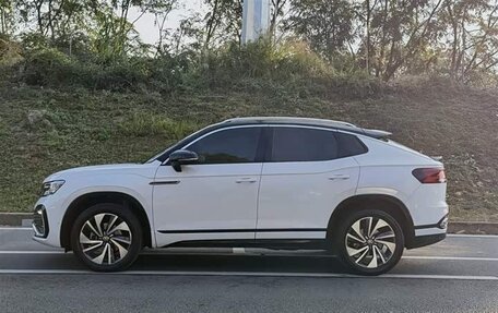 Volkswagen Touran III, 2020 год, 2 500 000 рублей, 1 фотография