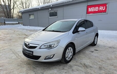 Opel Astra J, 2011 год, 635 000 рублей, 1 фотография