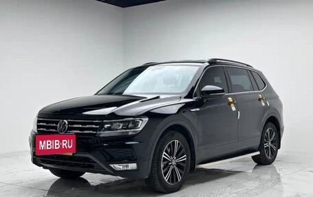 Volkswagen Tiguan II, 2021 год, 1 850 000 рублей, 1 фотография