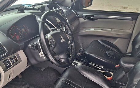 Mitsubishi Pajero Sport II рестайлинг, 2014 год, 1 950 000 рублей, 16 фотография