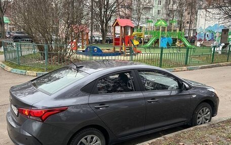 Hyundai Solaris II рестайлинг, 2021 год, 1 400 000 рублей, 5 фотография