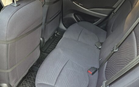 Hyundai Solaris II рестайлинг, 2015 год, 950 000 рублей, 5 фотография