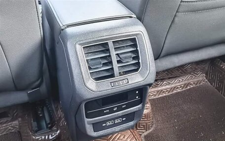 Volkswagen Touran III, 2020 год, 2 500 000 рублей, 12 фотография