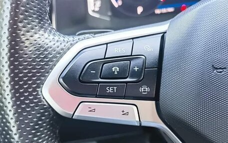 Volkswagen Touran III, 2020 год, 2 500 000 рублей, 13 фотография