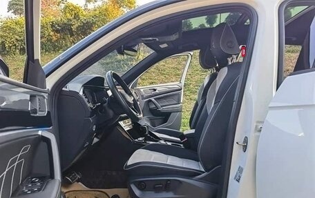 Volkswagen Touran III, 2020 год, 2 500 000 рублей, 5 фотография