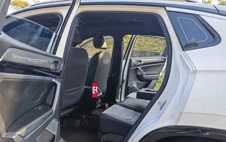 Volkswagen Touran III, 2020 год, 2 500 000 рублей, 9 фотография