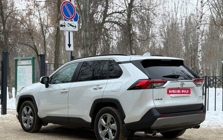Toyota RAV4, 2021 год, 3 490 000 рублей, 6 фотография