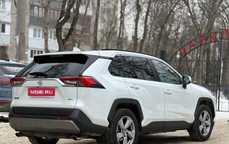 Toyota RAV4, 2021 год, 3 490 000 рублей, 8 фотография