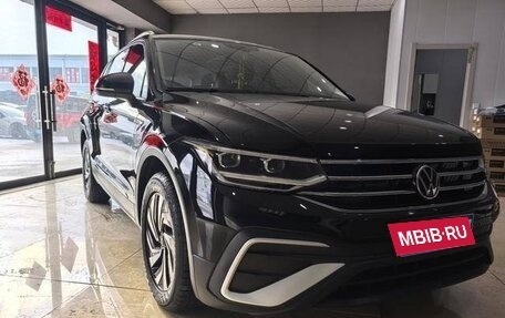 Volkswagen Tiguan II, 2023 год, 2 990 000 рублей, 3 фотография