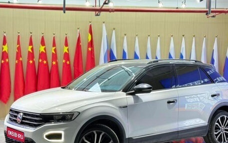 Volkswagen T-Roc I, 2022 год, 2 750 000 рублей, 1 фотография