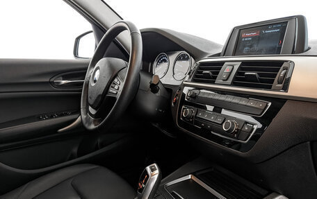 BMW 1 серия, 2018 год, 2 340 000 рублей, 28 фотография