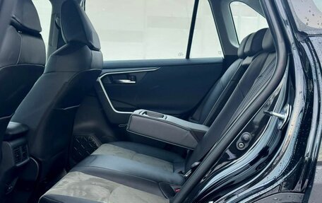 Toyota RAV4, 2025 год, 4 890 000 рублей, 21 фотография