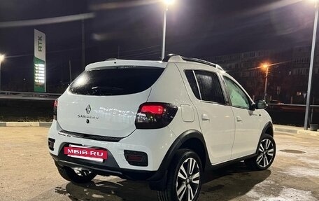 Renault Sandero II рестайлинг, 2021 год, 920 000 рублей, 2 фотография