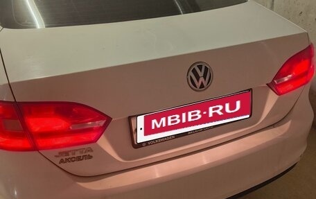 Volkswagen Jetta VI, 2012 год, 750 000 рублей, 2 фотография