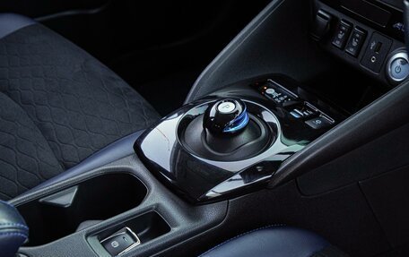 Nissan Leaf II, 2019 год, 1 829 000 рублей, 21 фотография