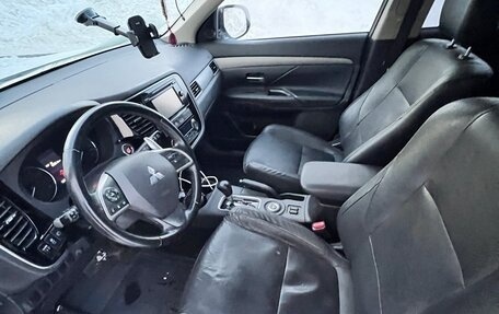Mitsubishi Outlander III рестайлинг 3, 2014 год, 1 750 000 рублей, 12 фотография
