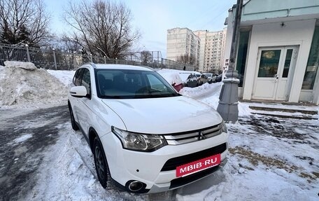 Mitsubishi Outlander III рестайлинг 3, 2014 год, 1 750 000 рублей, 19 фотография
