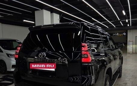 Toyota Land Cruiser Prado 150 рестайлинг 2, 2021 год, 7 500 000 рублей, 4 фотография