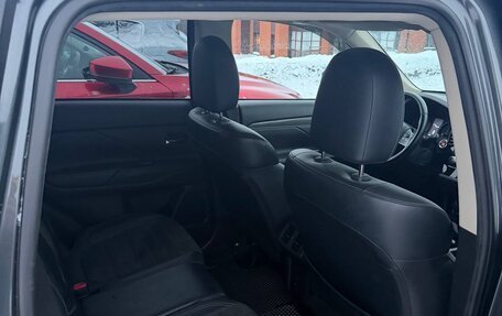 Mitsubishi Outlander III рестайлинг 3, 2021 год, 2 850 000 рублей, 6 фотография