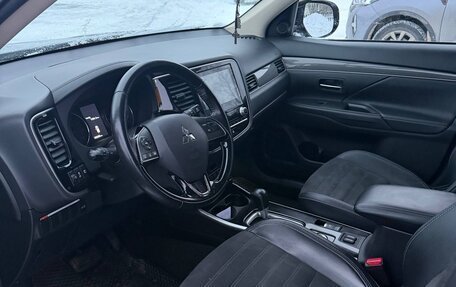 Mitsubishi Outlander III рестайлинг 3, 2021 год, 2 850 000 рублей, 7 фотография