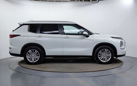 Mitsubishi Outlander, 2022 год, 3 099 000 рублей, 4 фотография