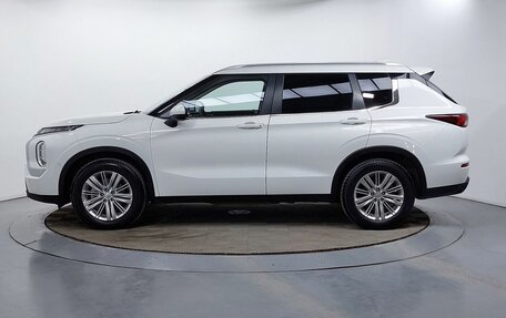 Mitsubishi Outlander, 2022 год, 3 099 000 рублей, 8 фотография