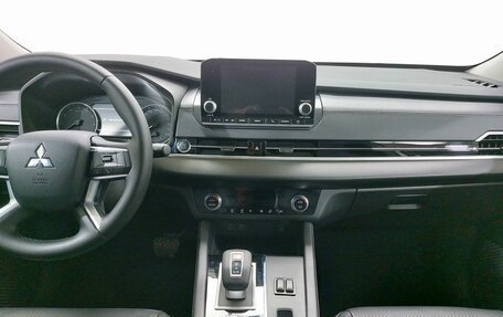 Mitsubishi Outlander, 2022 год, 3 099 000 рублей, 12 фотография