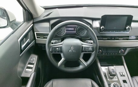 Mitsubishi Outlander, 2022 год, 3 099 000 рублей, 11 фотография