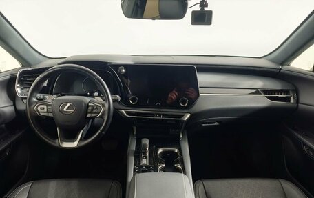 Lexus RX IV рестайлинг, 2023 год, 8 180 000 рублей, 12 фотография