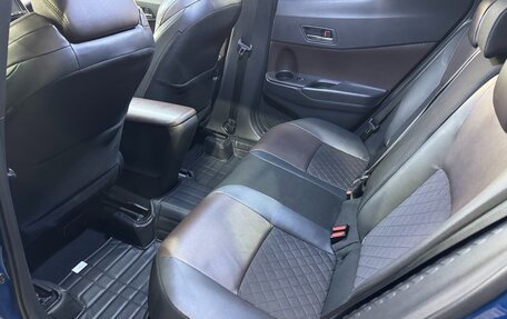 Toyota C-HR I рестайлинг, 2017 год, 1 885 000 рублей, 12 фотография