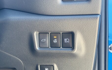 Toyota C-HR I рестайлинг, 2017 год, 1 885 000 рублей, 14 фотография