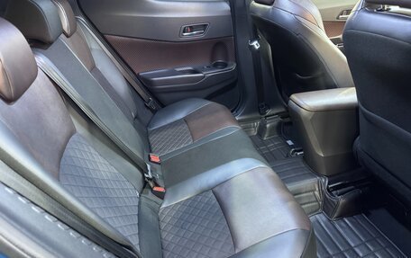 Toyota C-HR I рестайлинг, 2017 год, 1 885 000 рублей, 11 фотография