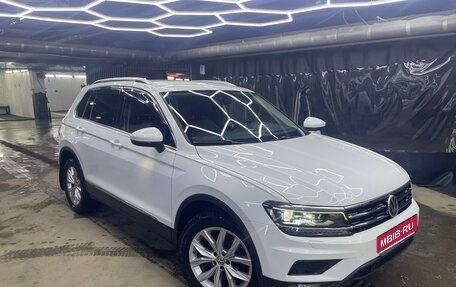 Volkswagen Tiguan II, 2018 год, 2 450 000 рублей, 1 фотография