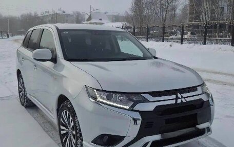 Mitsubishi Outlander III рестайлинг 3, 2022 год, 2 010 000 рублей, 1 фотография