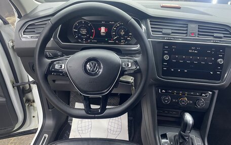 Volkswagen Tiguan II, 2018 год, 2 450 000 рублей, 3 фотография