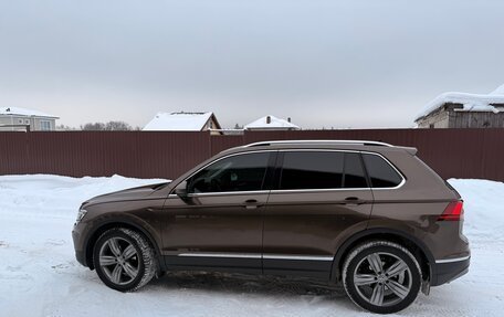 Volkswagen Tiguan II, 2017 год, 2 300 000 рублей, 2 фотография