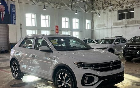 Volkswagen T-Roc I, 2025 год, 2 700 000 рублей, 2 фотография