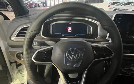 Volkswagen T-Roc I, 2025 год, 2 700 000 рублей, 14 фотография